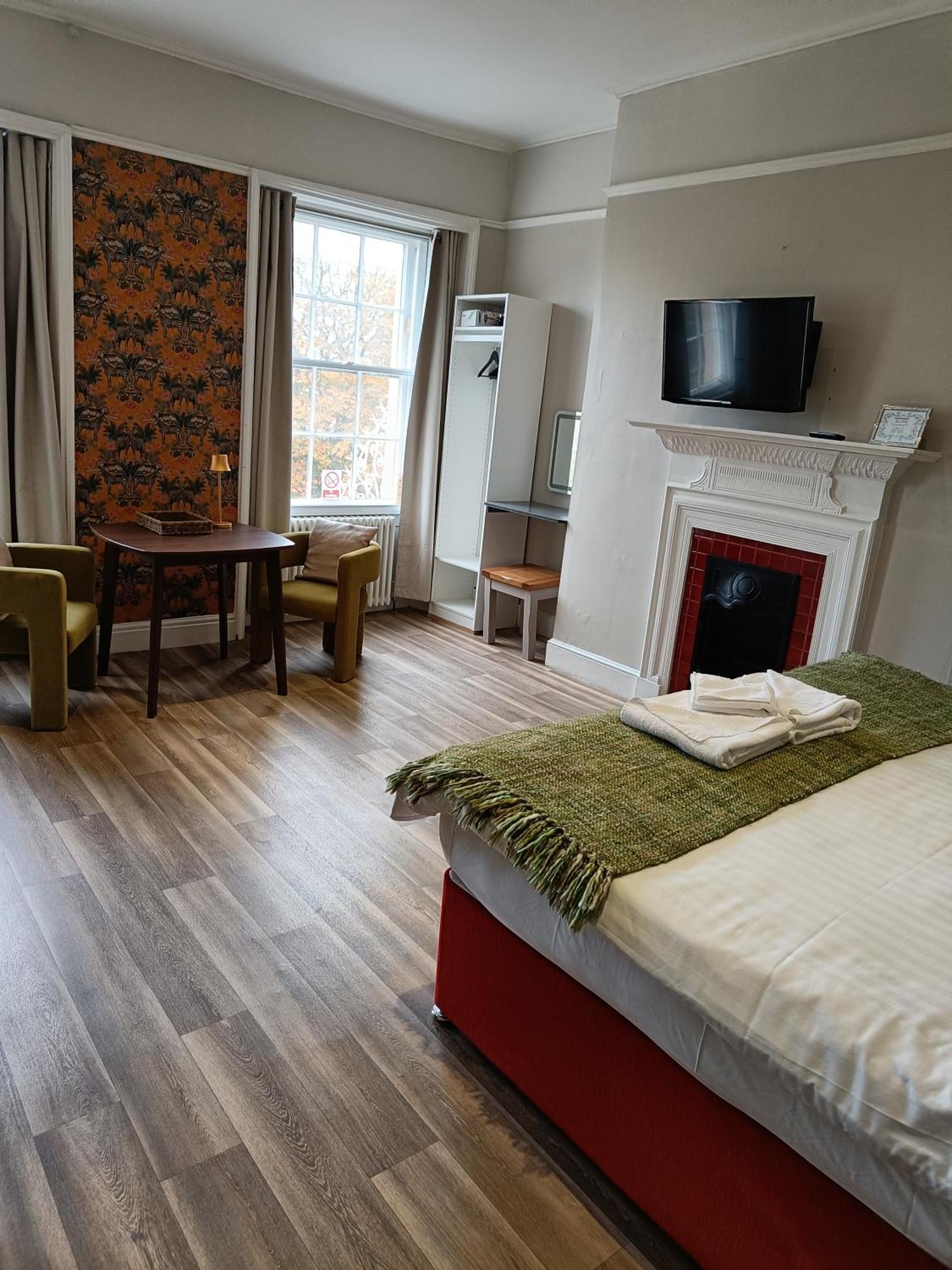 Rooms On The Prom كيلتنهام المظهر الخارجي الصورة